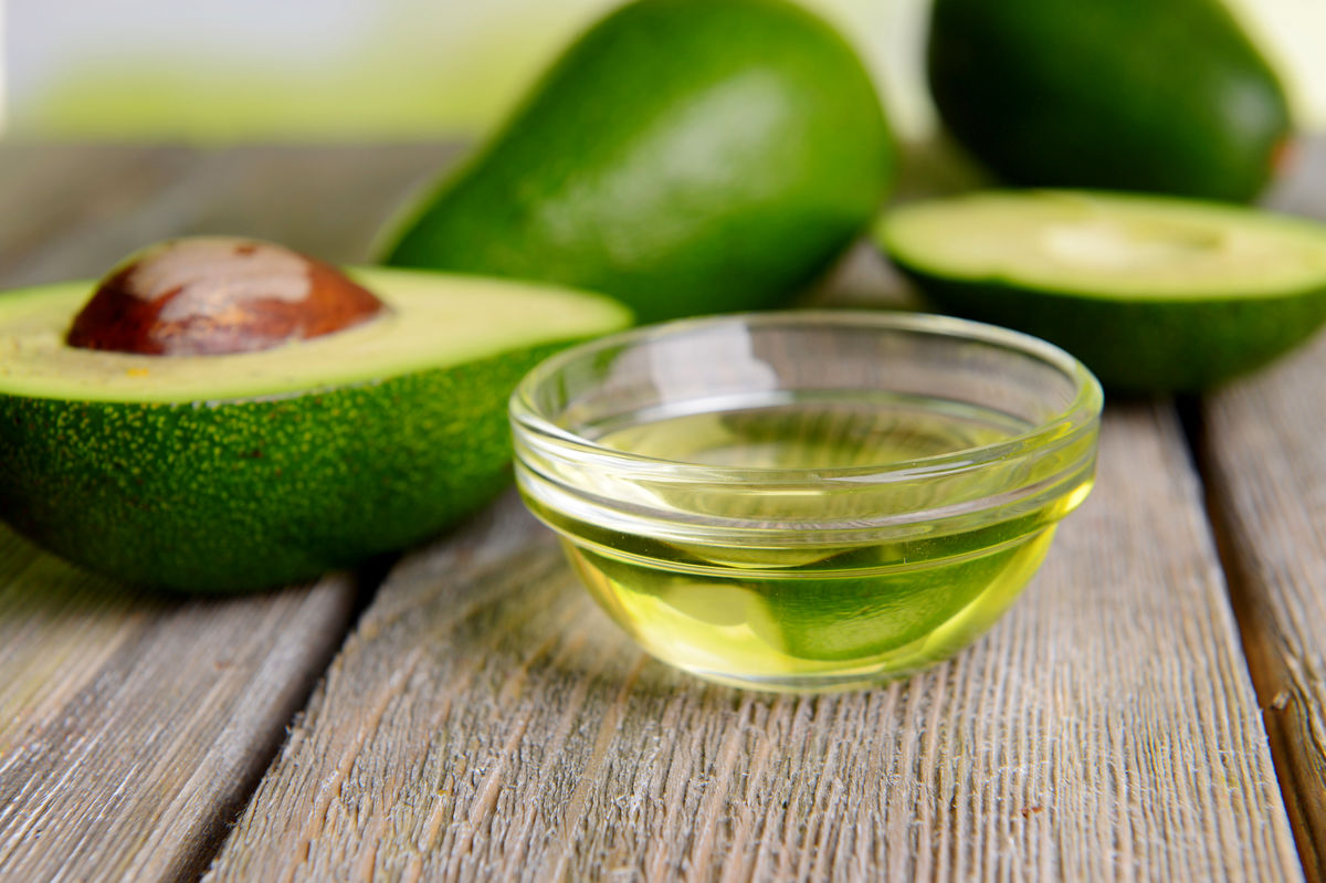 سلامت موها با روغن آووکادو
