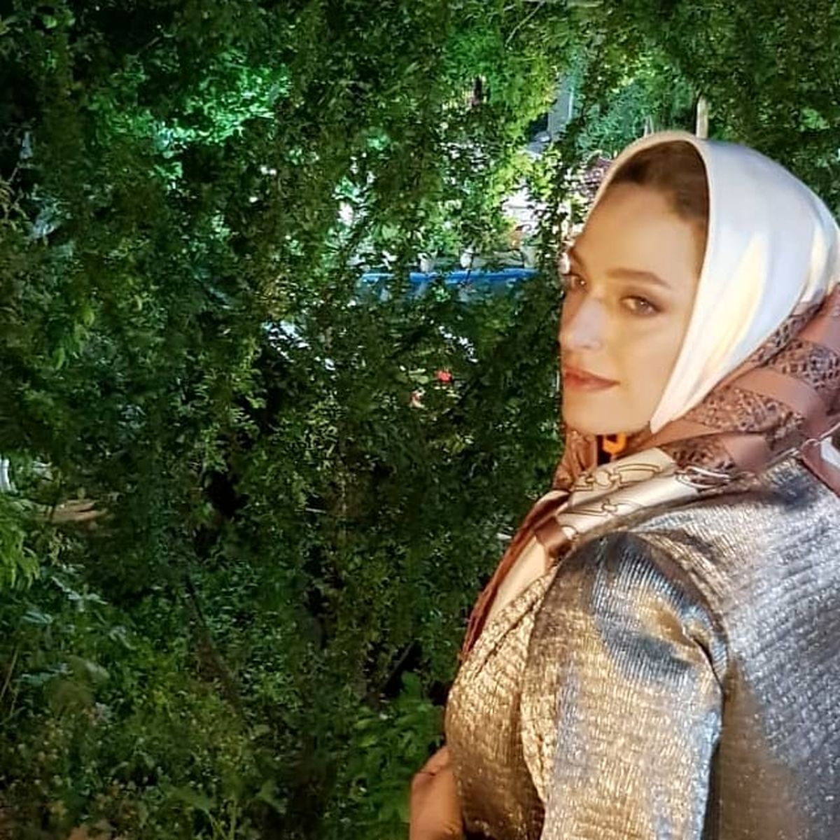 عکس از تیپ خانومانه نگین معتضدی در باغ