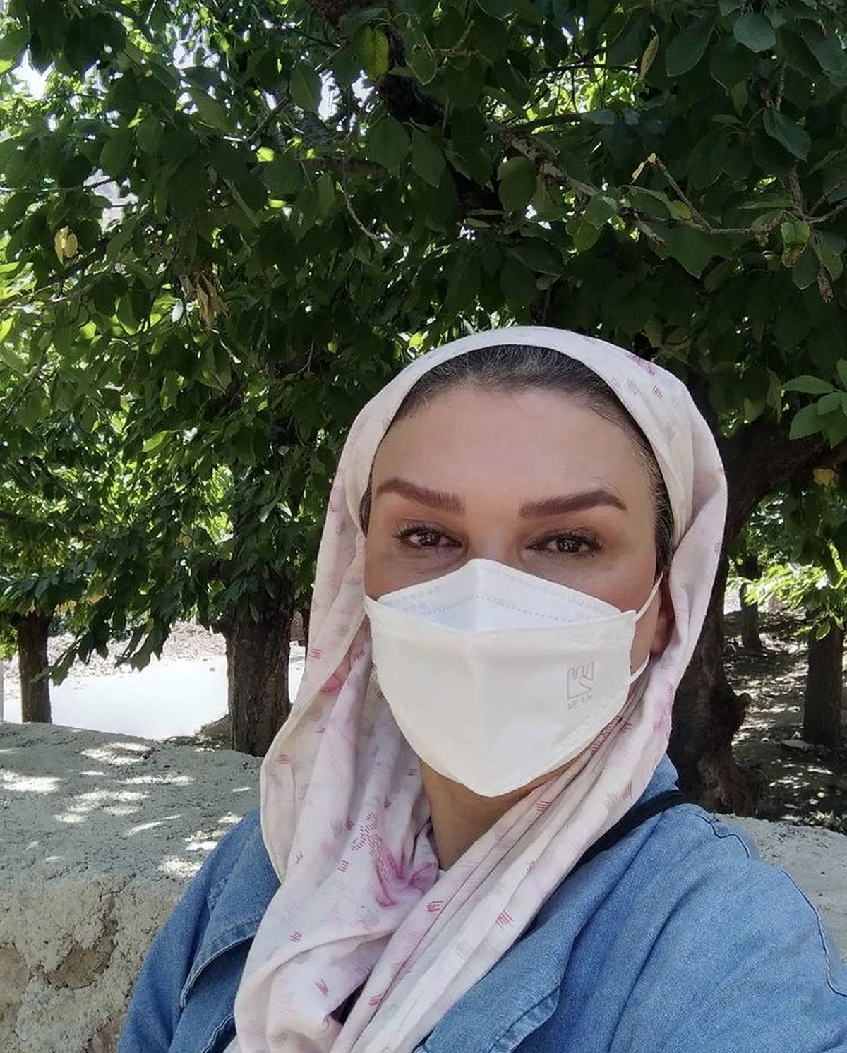 گشت و گذار مینا نوروزی در طبیعت + عکس