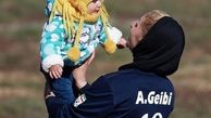 یک مادر فوتبالیست با اعمال شاقه+ عکس