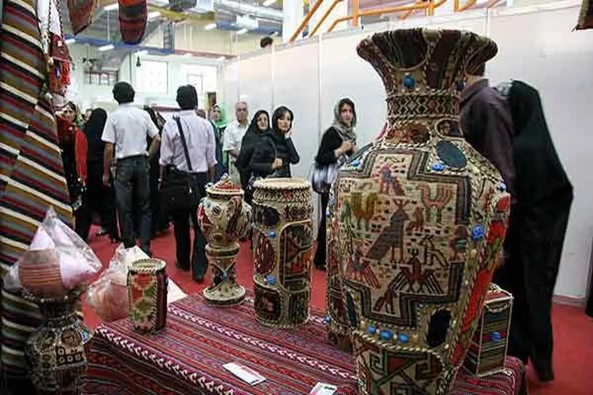 هنرمندان هر چه درمی‌آورند در نمایشگاه خرج می‌کنند!
