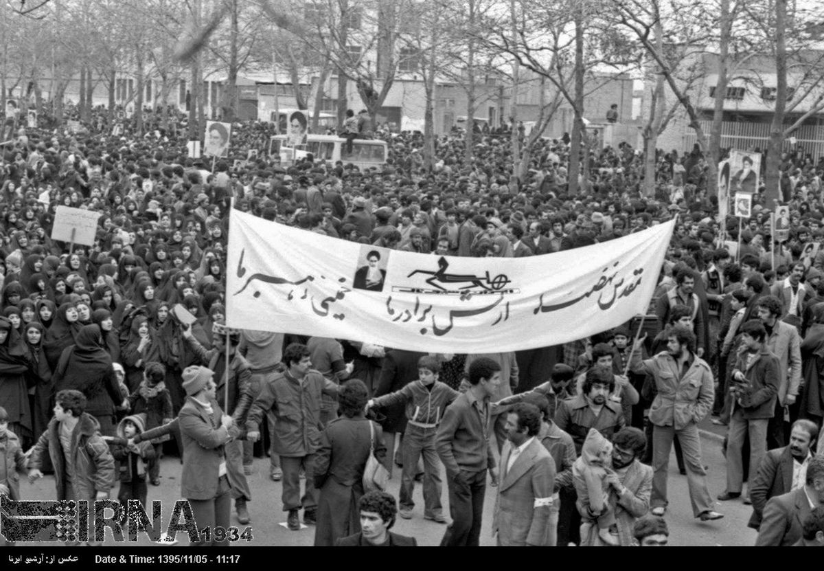 7 بهمن 1357 راهپیمایی مردم ایران برای بازگشت امام خمینی (ره)/ تصاویر