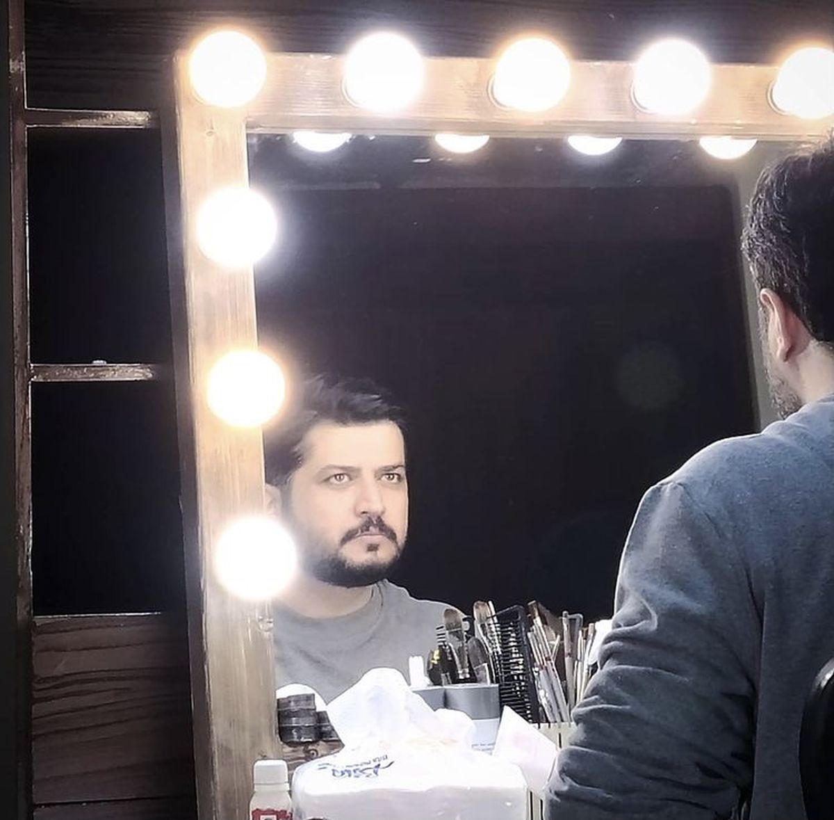 پندار اکبری در اتاق گریم + عکس