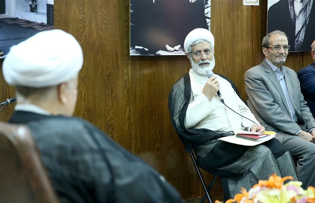 گامهای اصلاح طلبان برای بهره برداری انتخاباتی از دانشگاه/ ریاست جنجالی‌ترین عضو لیست امید بر انجمن مدرسین دانشگاه‌ها