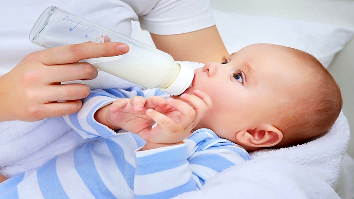 آیا مادر مبتلا به بیماری کرونا می‌تواند به نوزاد خود شیر بدهد؟