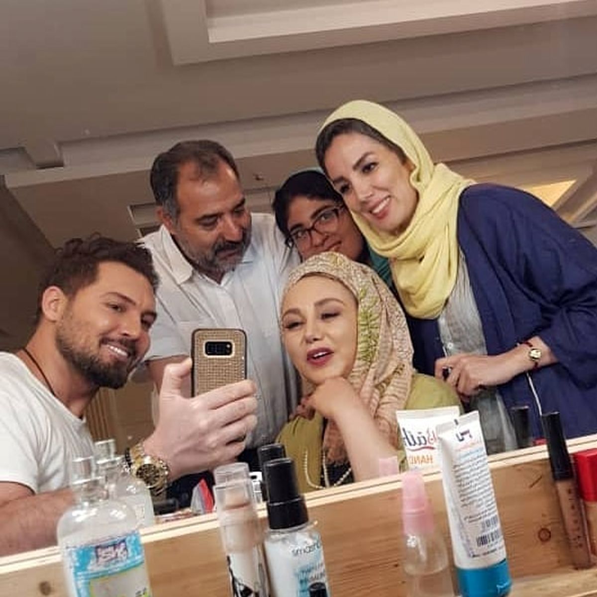 دانیال عبادی با بهنوش بختیاری در پشت صحنه فیلمی جدید