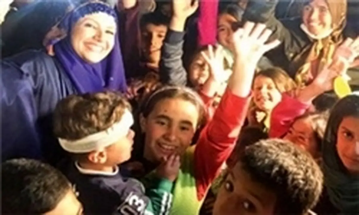 حضور هنرمندان و فوتبالیست‌ها در منطقه زلزله زده کوهبنان