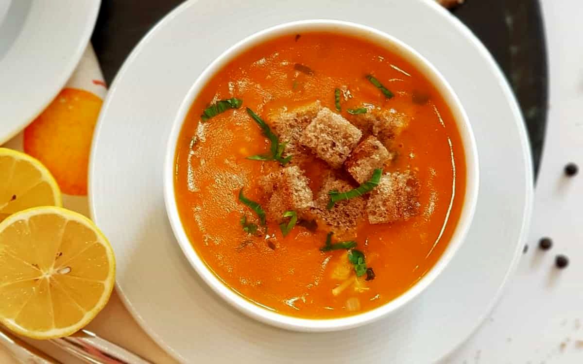 طرز تهیه سوپ جو رستورانی + نکات مهم برای خوشرنگ و خوشمزه شدن سوپ 