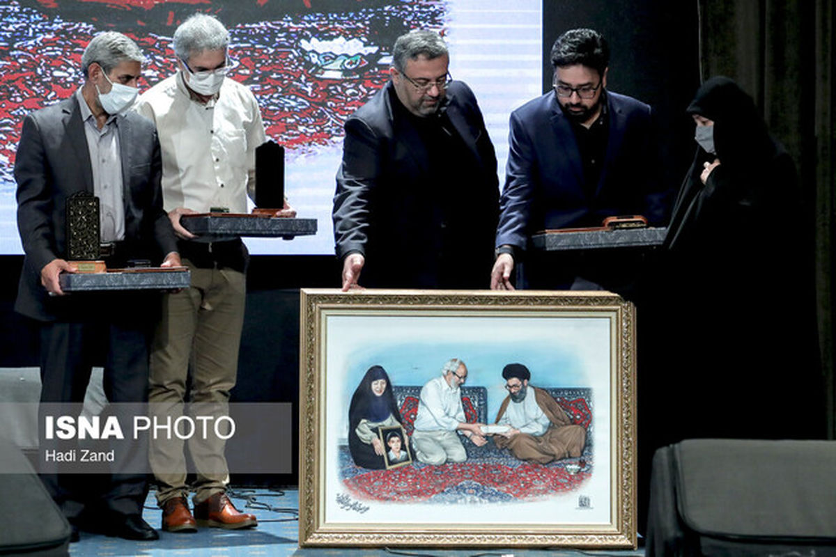 تقریظ رهبر انقلاب بر کتاب خاطرات یگانه مادر ژاپنی شهید
