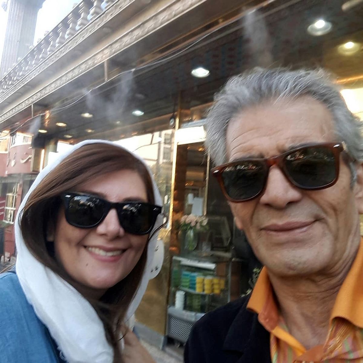 بازیگر پیشکسوت با بانوی بی حاشیه سینما در خیابان+عکس