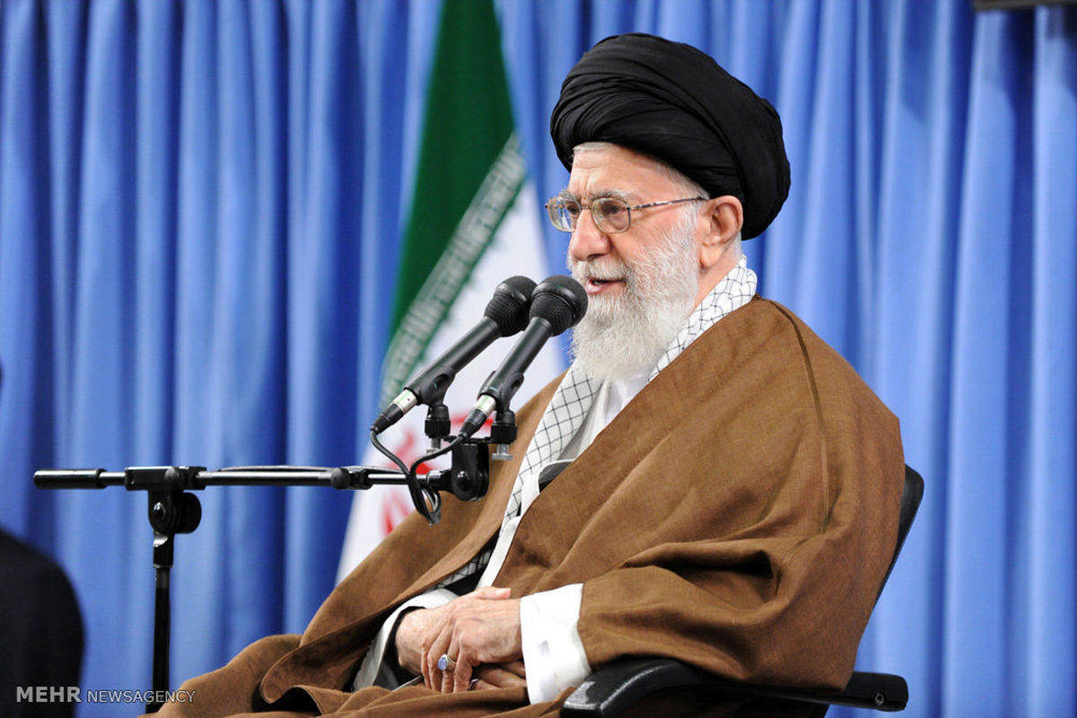 جمعی از خانواده‌های شهدا با رهبر معظم انقلاب دیدار می کنند