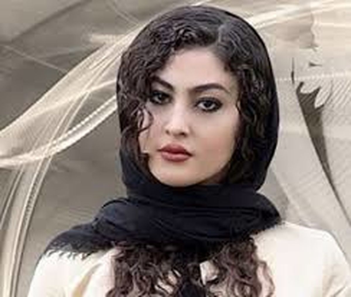 آهسته و پیوسته راه رفتن «بانوی عمارت» در زندگی
