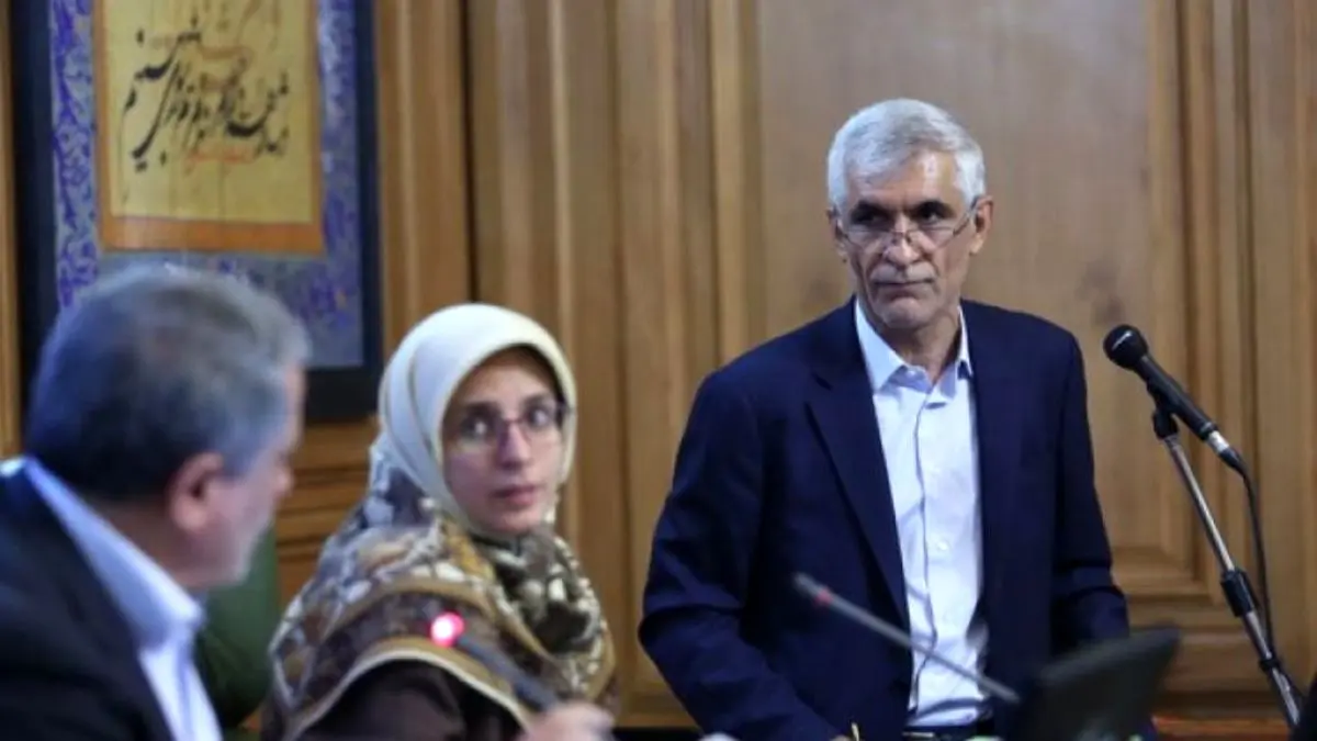ماندن یا رفتن افشانی پس از تصویب قانون منع به‌کارگیری بازنشستگان/ آمادگی شهردار تهران برای گزارش به شورا