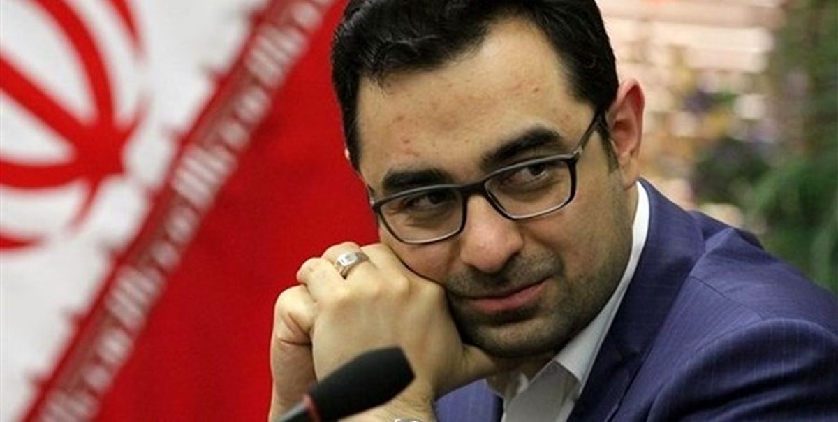 احمد عراقچی آزاد است