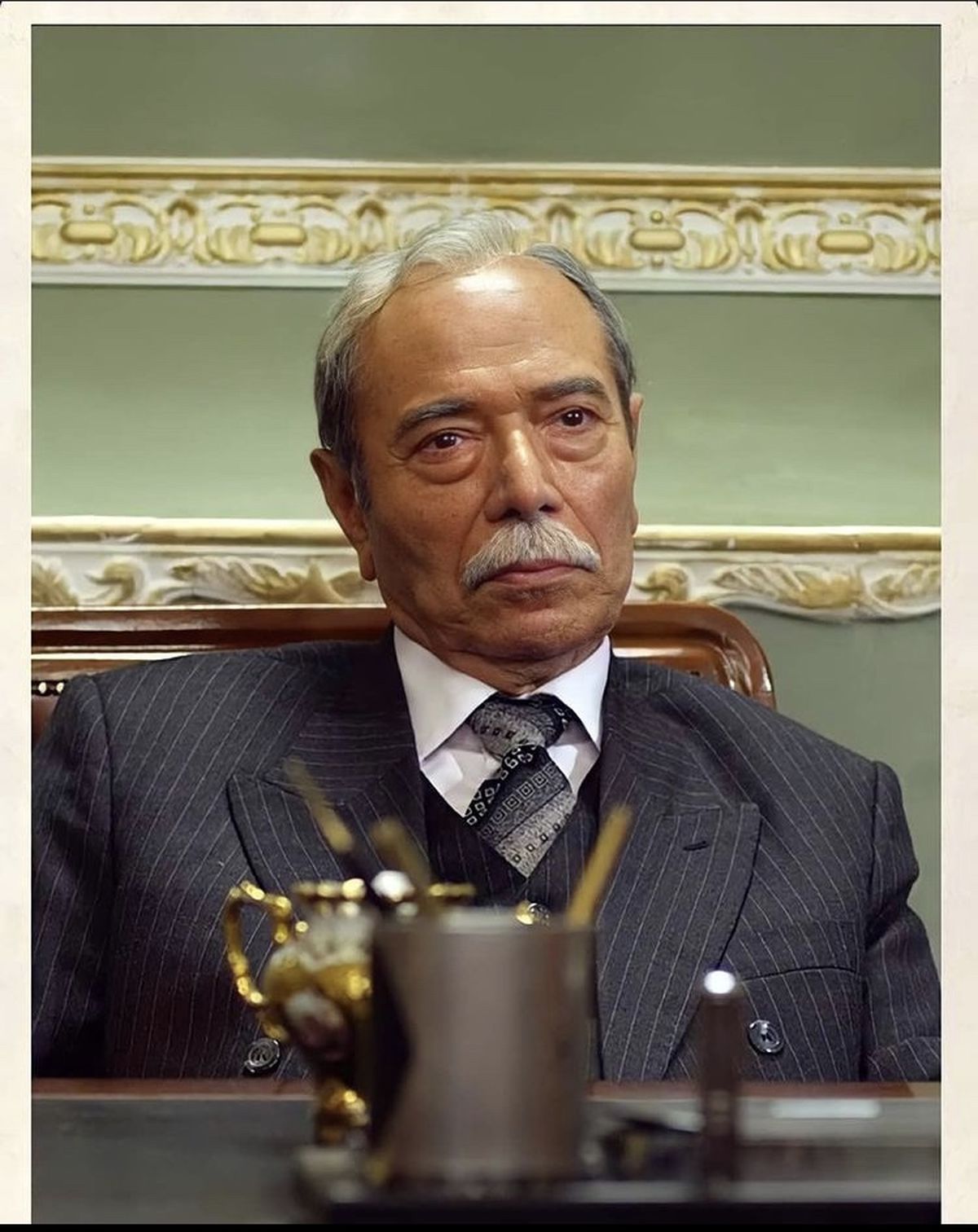 تیپ رسمی و متفاوت علی نصیریان + عکس