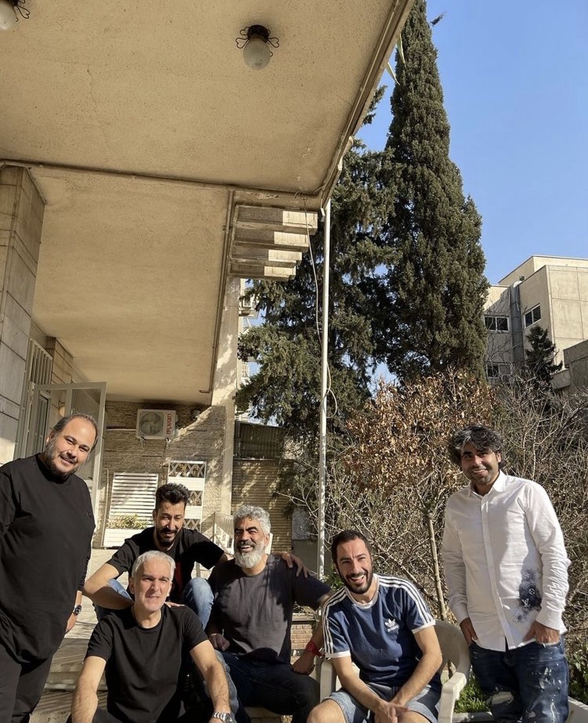 رضا داودنژاد در جمع دوستانش + عکس
