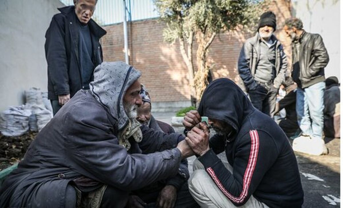 دولت اجازه دهد بین معتادان مواد مخدر توزیع کنیم