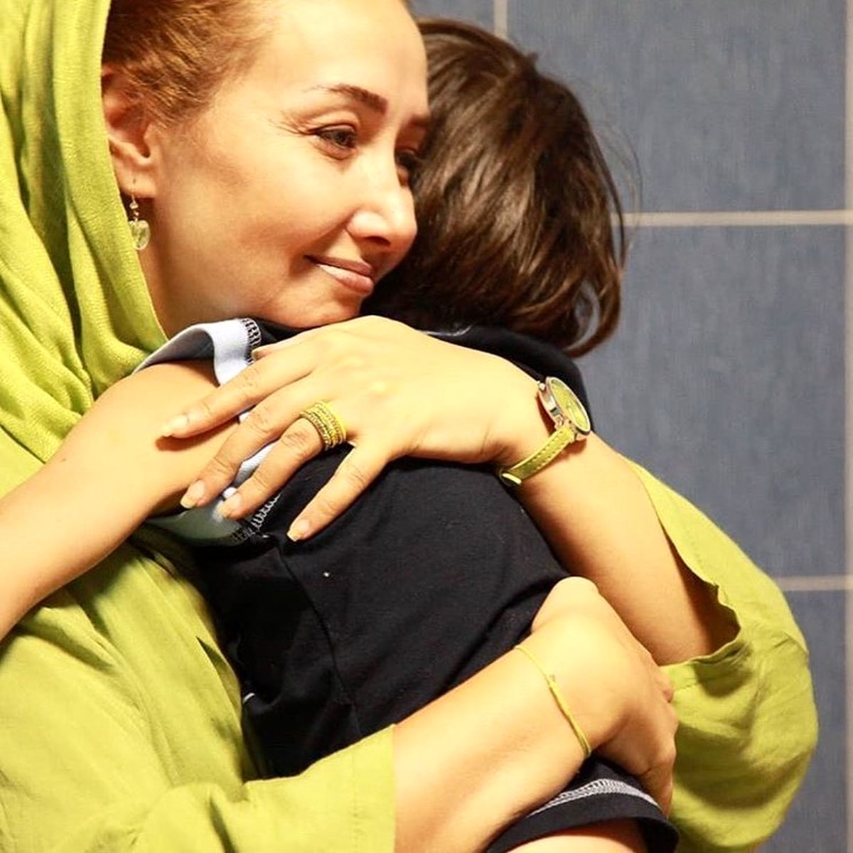 عکس مادرانه کتایون ریاحی در بنیاد کمک