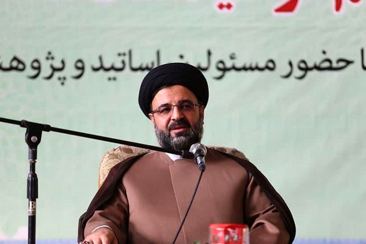 آموزش بدون پژوهش هیچ مفهومی ندارد