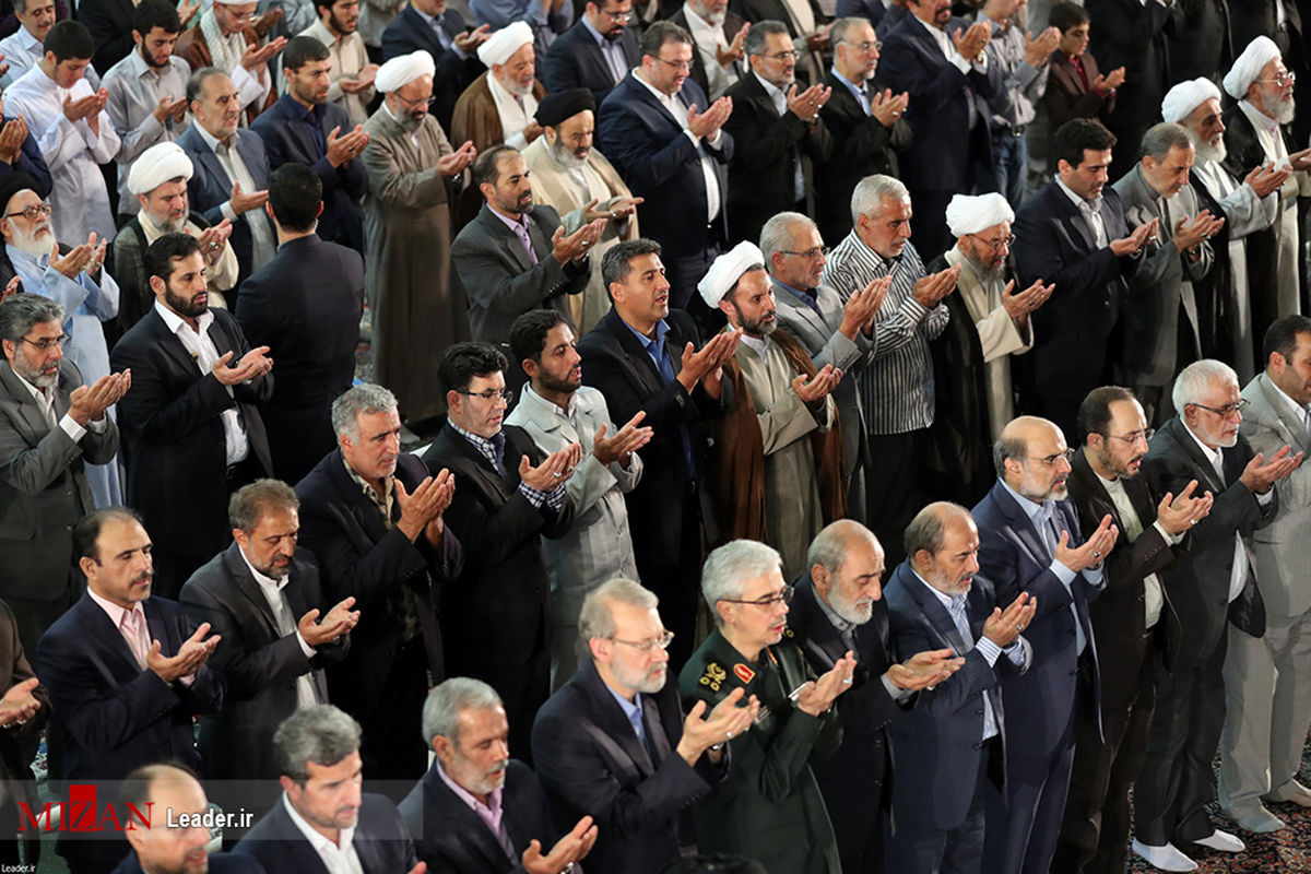کدام مقامات در مصلی تهران حضور داشتند؟