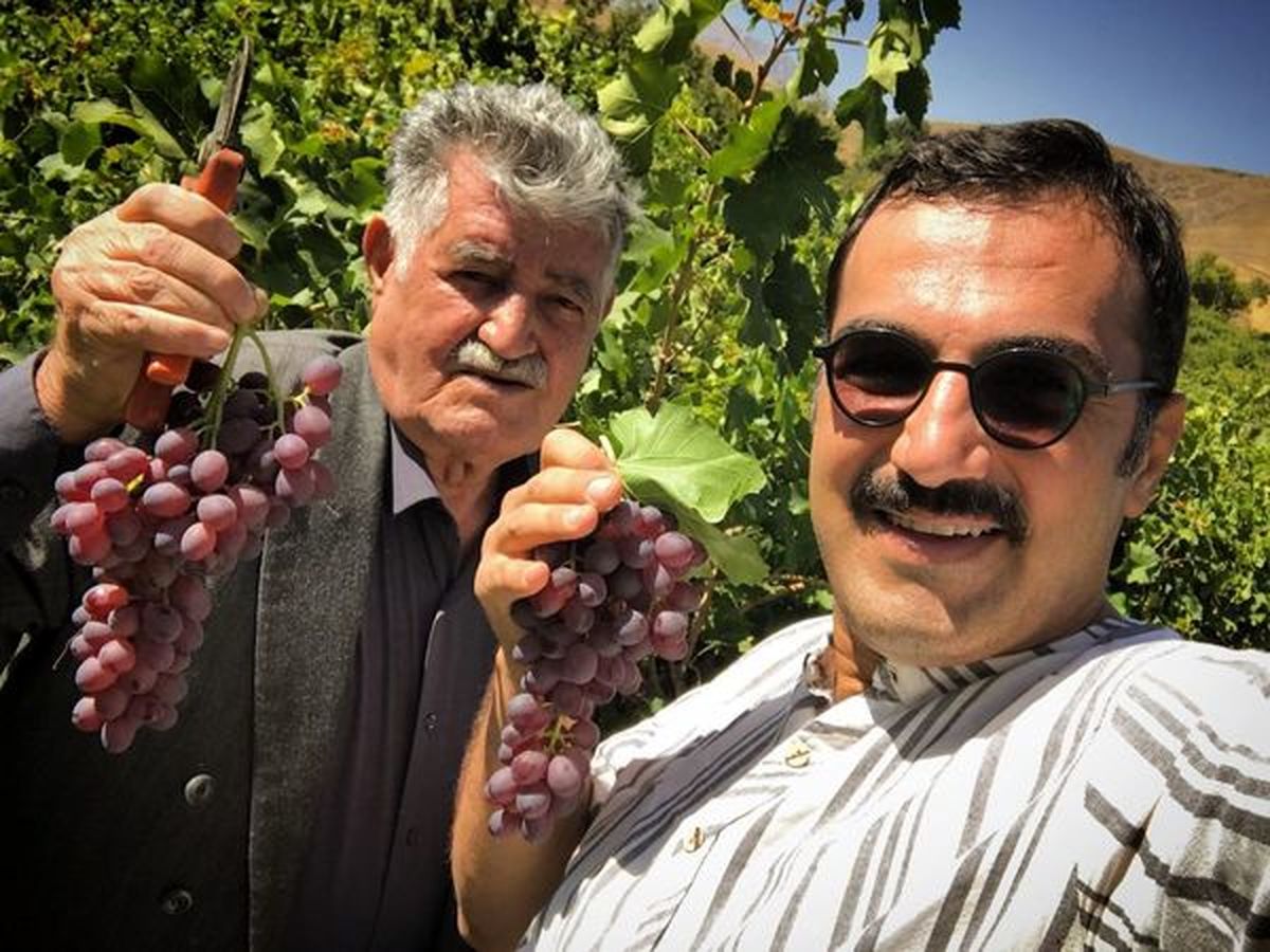بازیگر مشهور در باغ انگوری + عکس