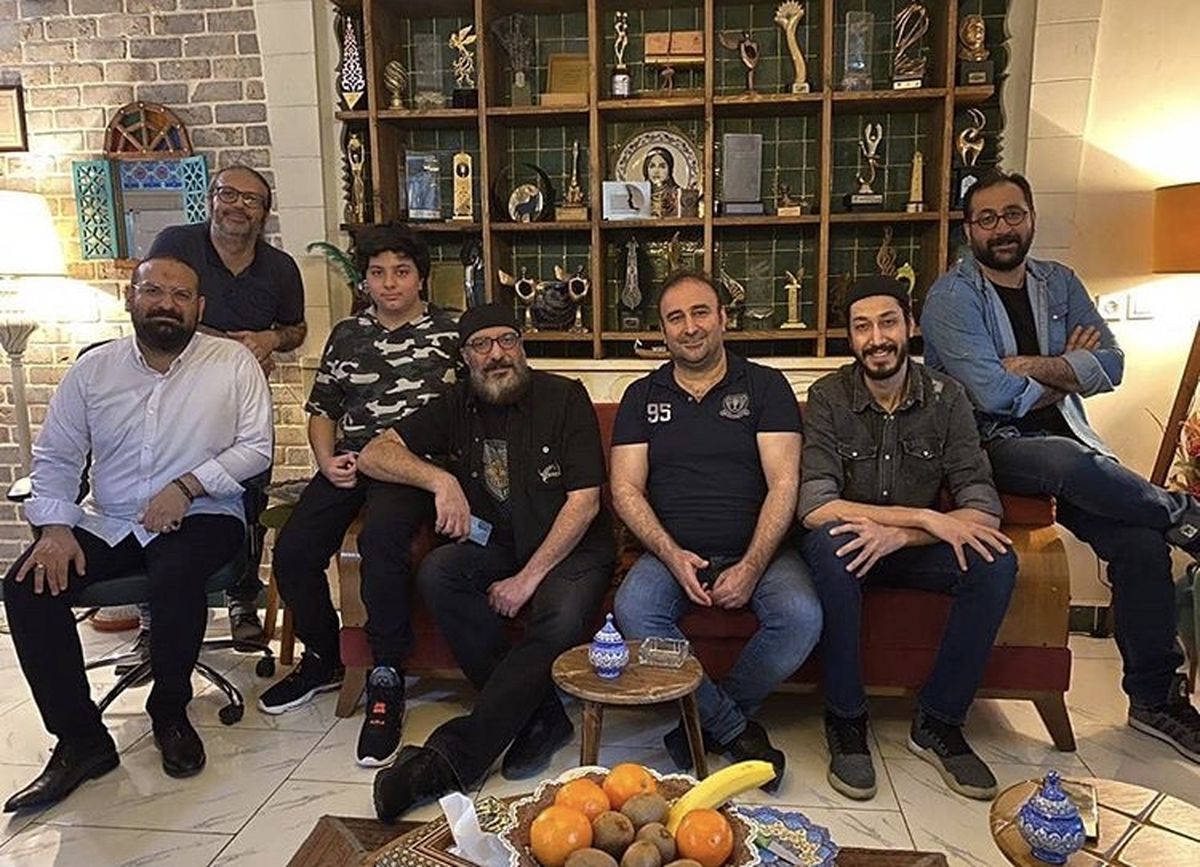 مهران احمدی و سگ بندی ها + عکس