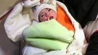اولین نوزاد پس از زلزله در کرمانشاه به دنیا آمد + عکس