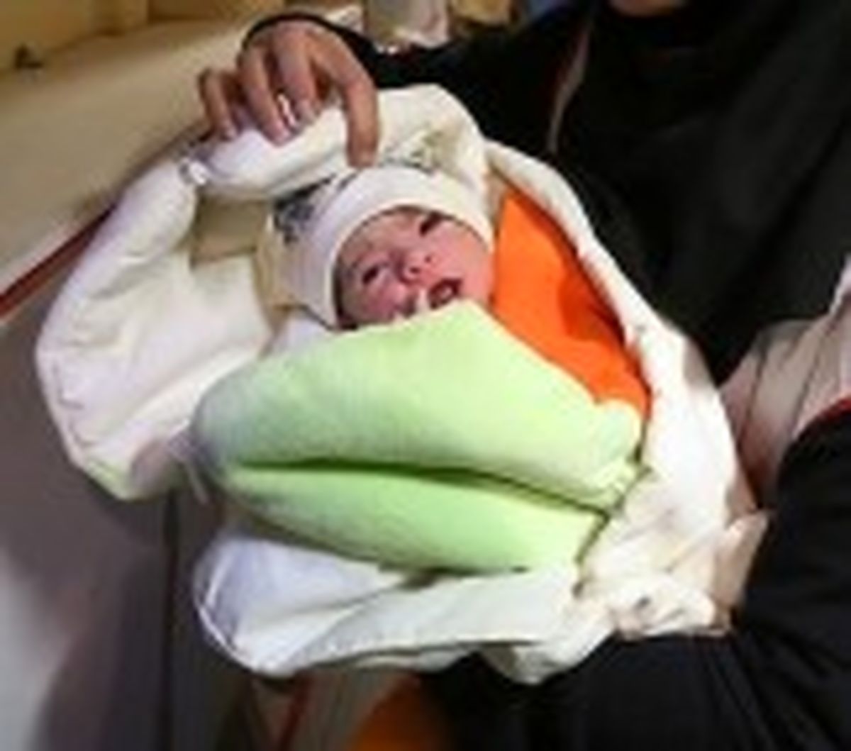 اولین نوزاد پس از زلزله در کرمانشاه به دنیا آمد + عکس