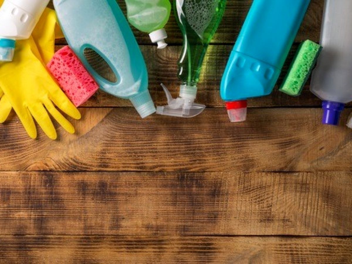 تمیز کردن وسایل چوبی و مبلمان منزل با چند روش ساده