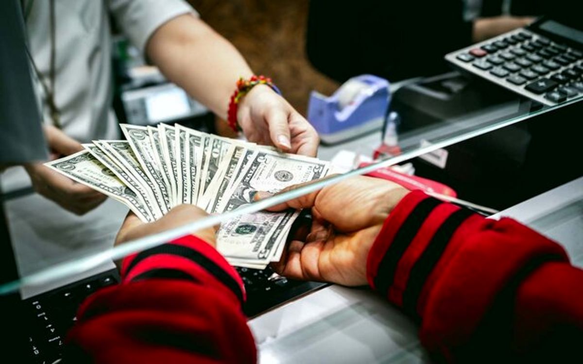 بازگرداندن ارز صادرات به کشور حباب دلار را از بین می‌برد
