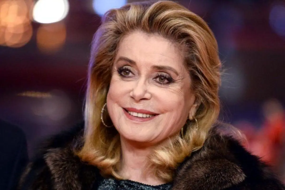 درآمد یک میلیون دلاری خانم بازیگر از فروش لباس‌هایش/عکس 