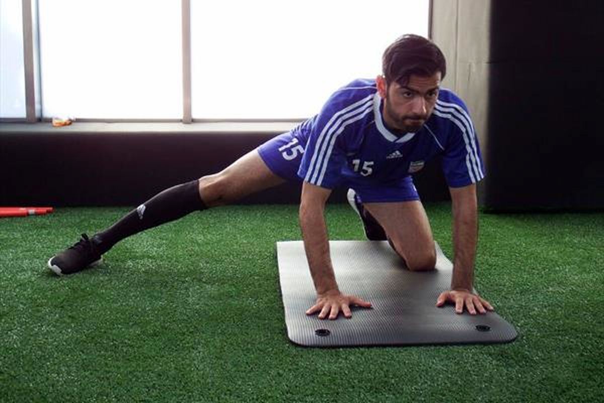 بغض مدافع آبی‌ها در رختکن استقلال