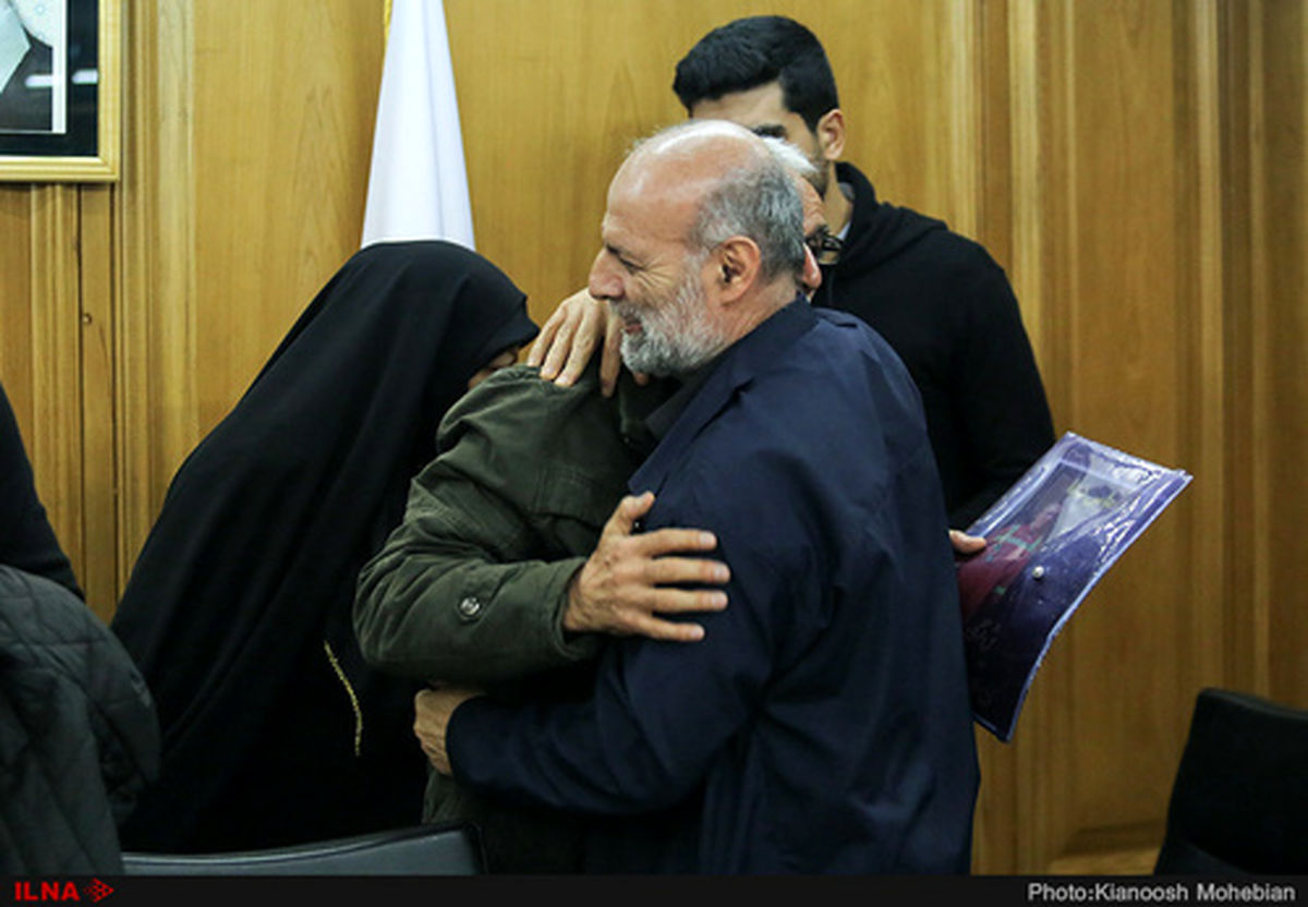 دیدار خانوادههای شهدای آتشنشان پلاسکو با اعضای شورای شهر (عکس)