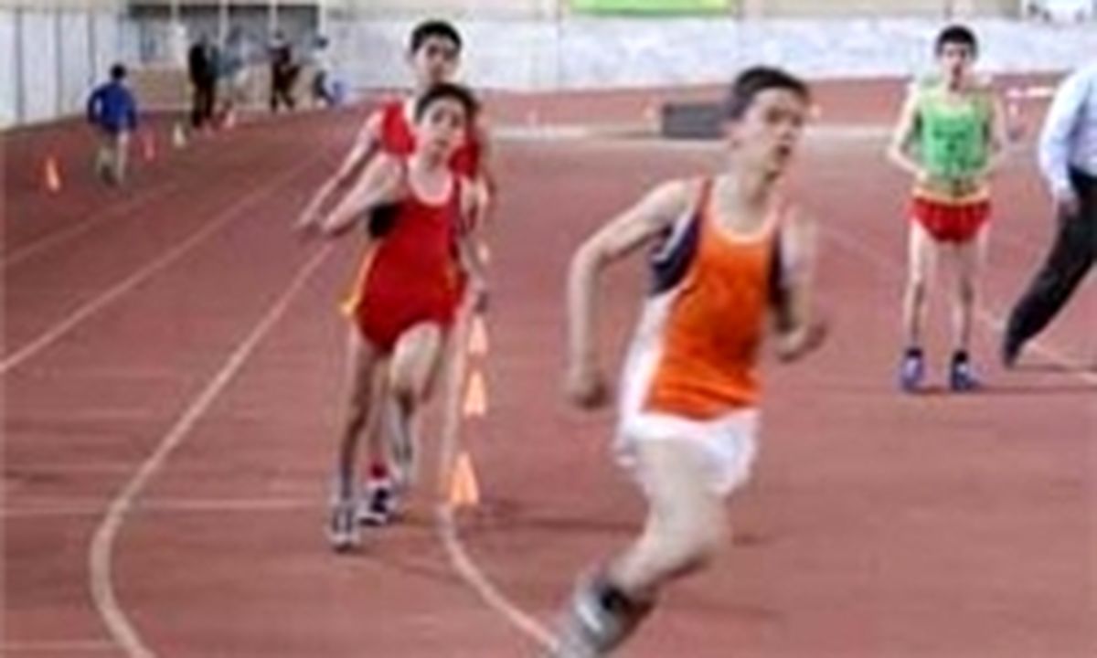 مدالی خوش رنگ بر گردن یک دونده ایرانی