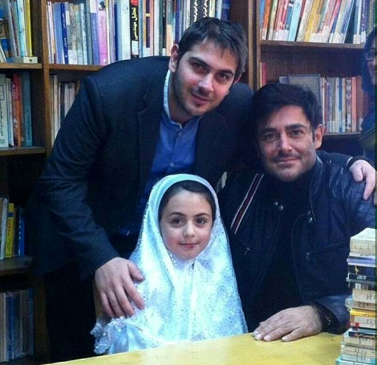 عکس محمدرضا گلزار در کنار برادر و خواهر زاده نازش