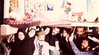 عکس قدیمی  فاطمه معتمد آریا و حسن پورشیرازی در خانه مادربزرگ