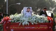 پیکر شهید"حججی" میان انبوه جمعیت وارد میدان امام(ره) اصفهان شد+ تصاویر