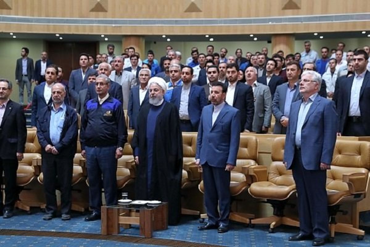 تقدیر روحانی از کارگران و واحدهای کار نمونه کشور