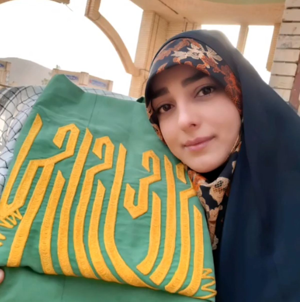 حال خوش خانم مجری با امام رضا(ع)+عکس