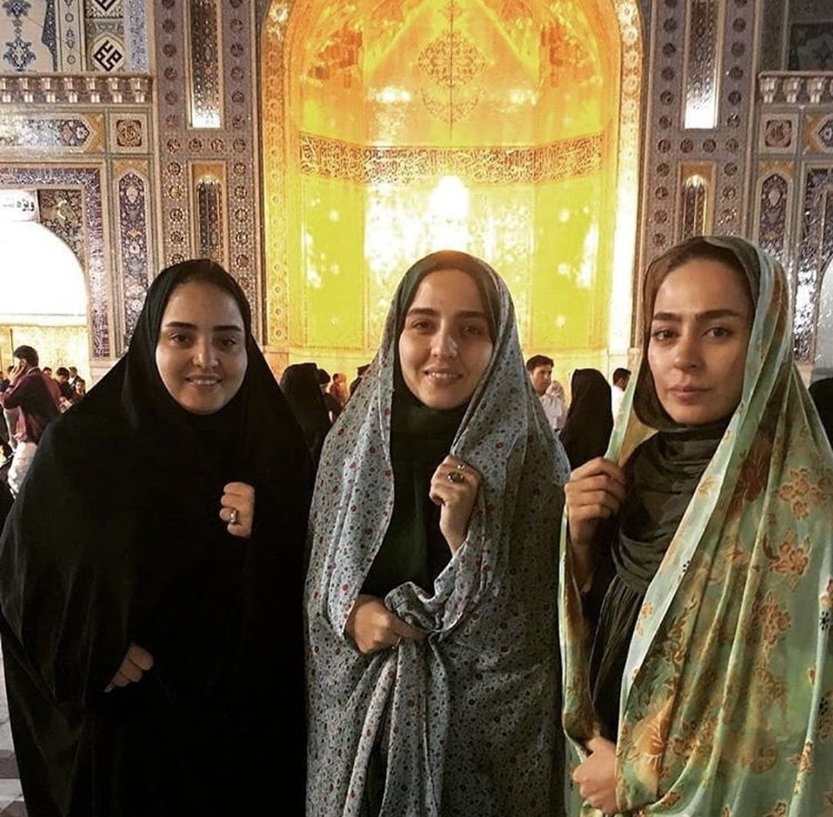نرگس محمدی و دوستانش در زیارت + عکس