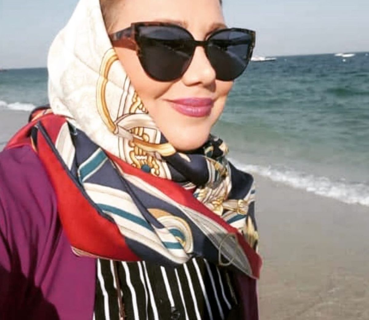 عکس شاد بهنوش بختیاری لب ساحل