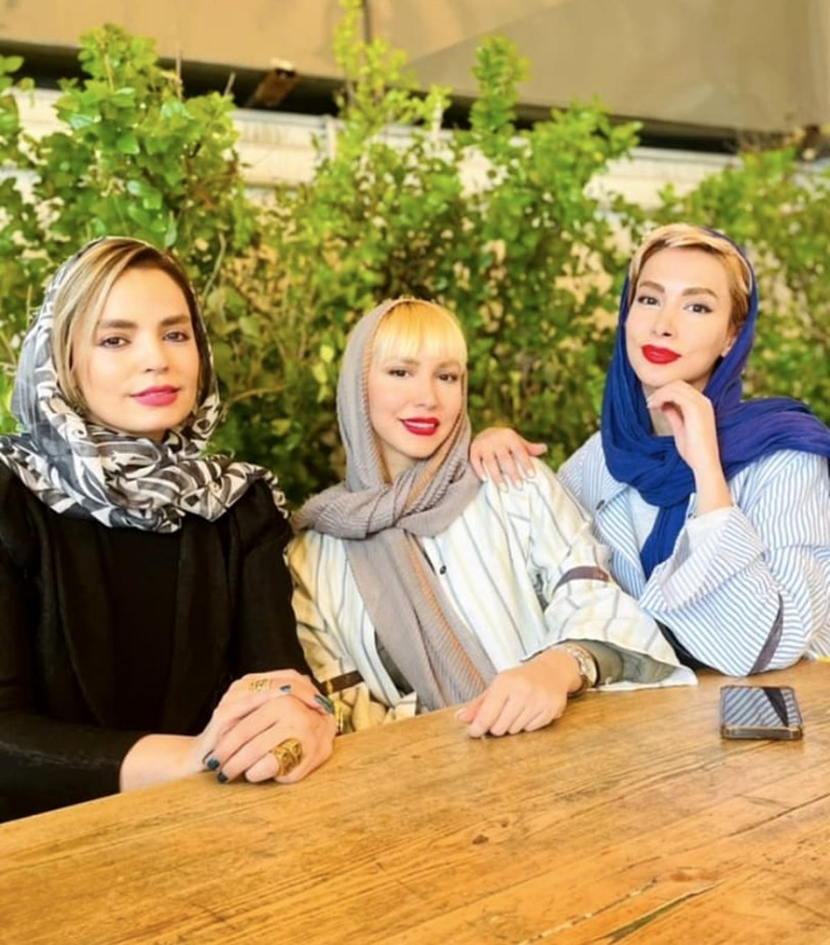 سپیده خداوردی و دوستانش در کافه + عکس