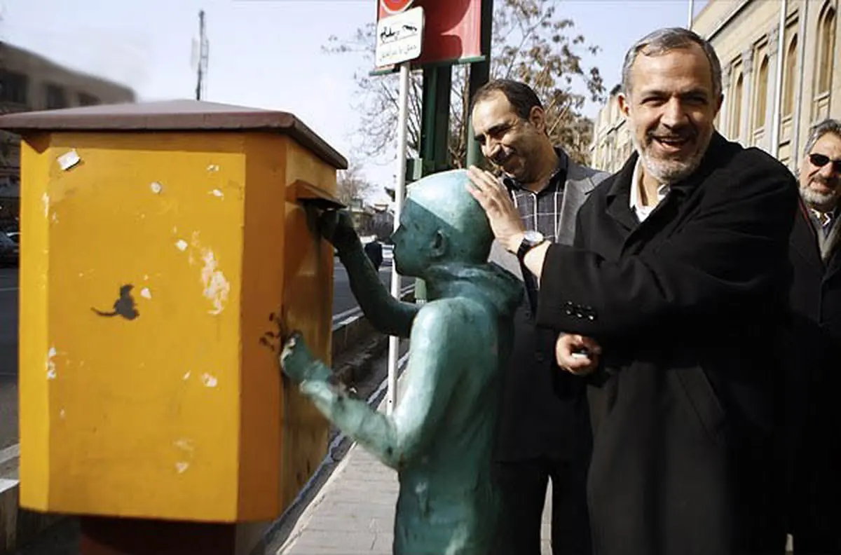 سریال ادامه دار سرقت مجسمه های تاریخی پایتخت/سرقت مجسمه صندوق پست در سکوت خبری/بی اطلاعی مسئولین مدیریت شهری از سرقت های اخیر!
