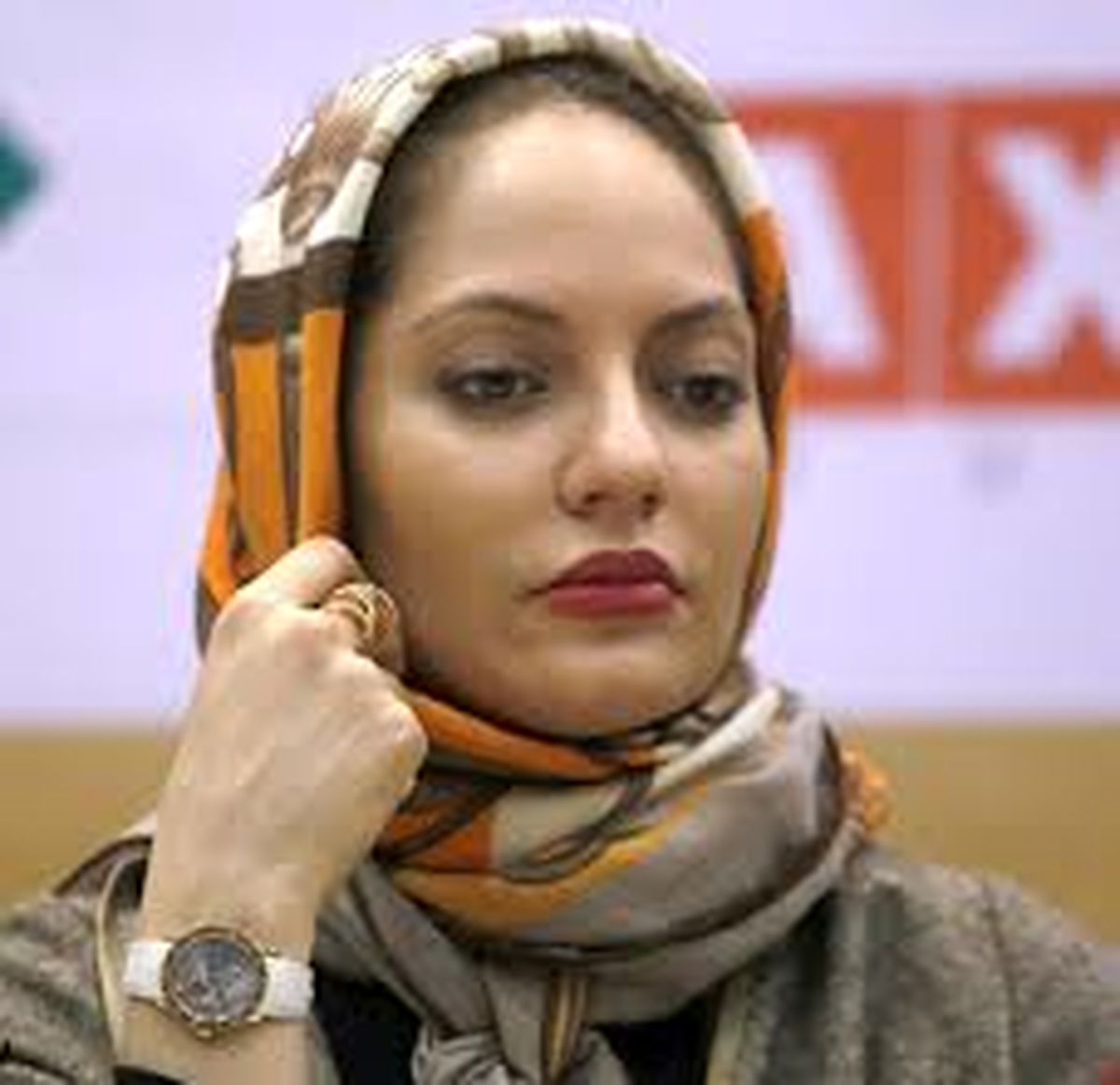 واکنش مهناز افشار به شایعه فرارش از ایران