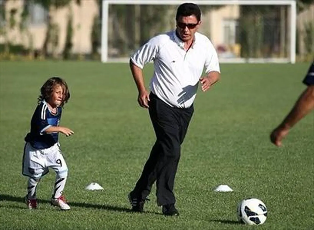 متلک جالب پسر زیبای بازیکن استقلال به قلعه‌نویی! / عکس