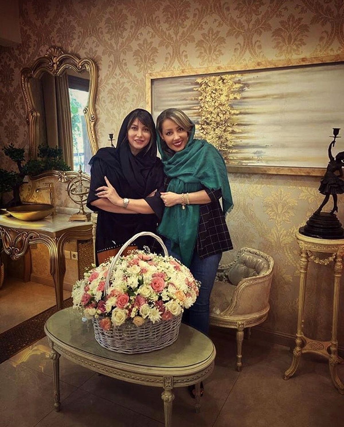 فریبا نادری در کنار دندانپزشکش + عکس