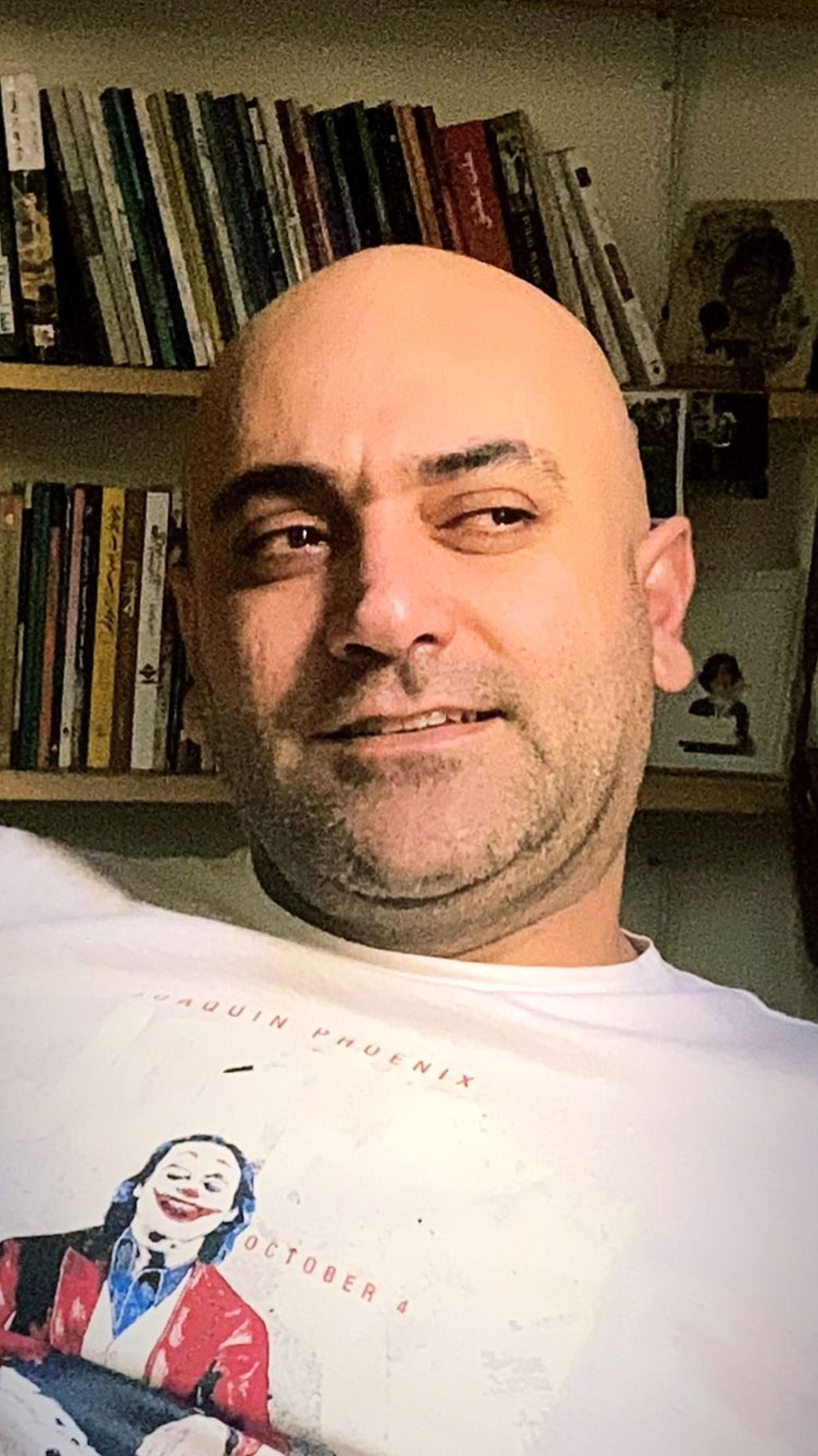 مهدی کوشکی در خانه اش + عکس