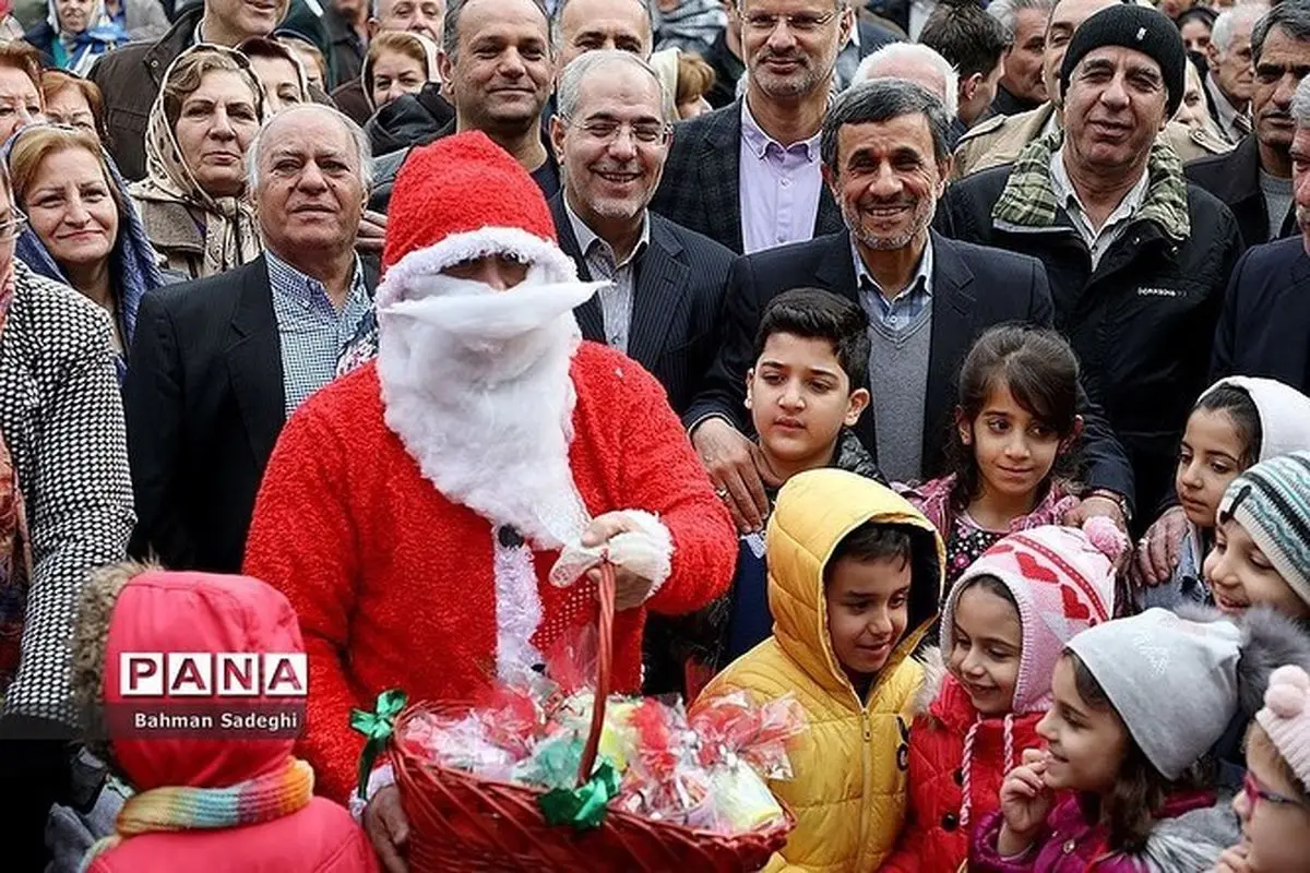 حضور احمدی نژاد در یک کلیسا! 