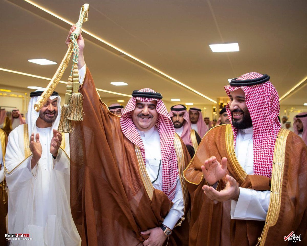 محمد
بن سلمان شمشیر طلا هدیه داد