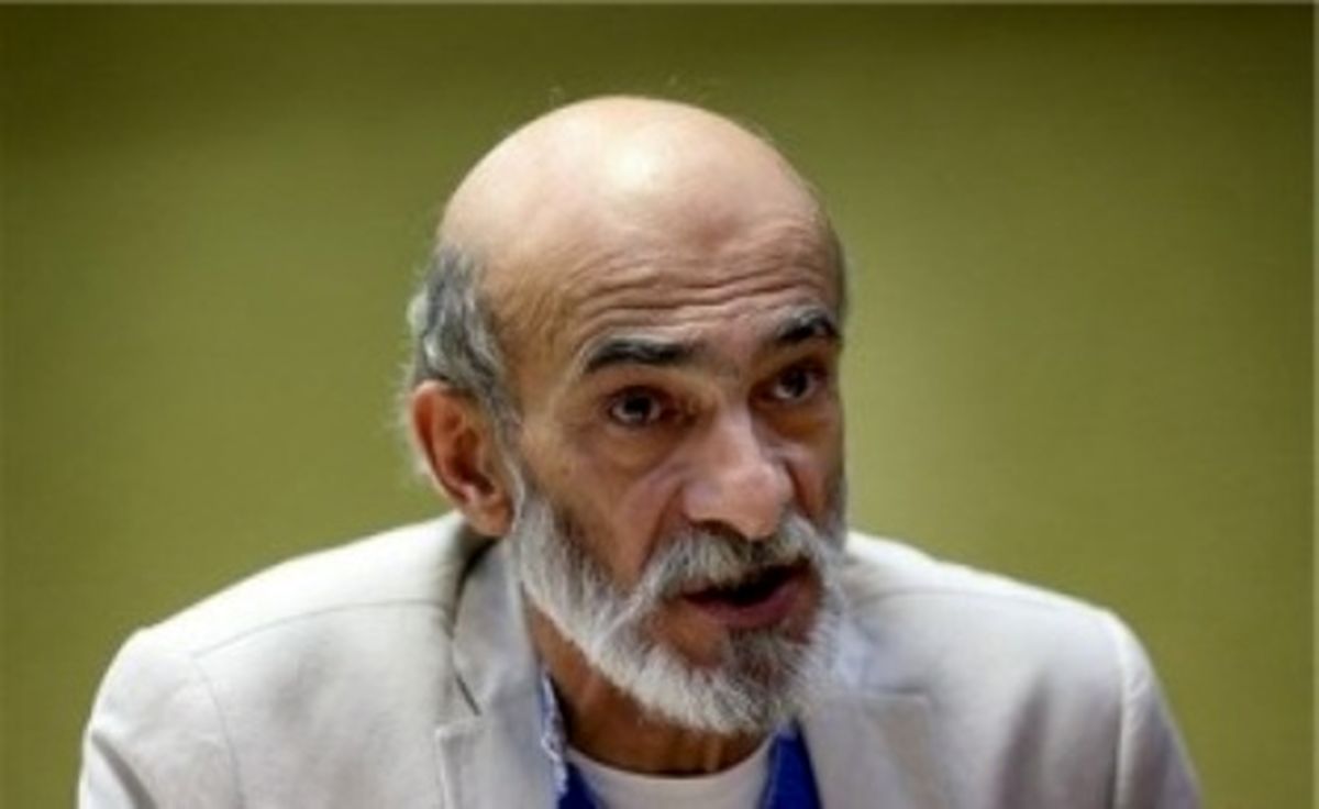 ضیاءالدین دری: هنرمندان درباره نوع پوشش ظاهری برای حضور رویدادهای خارجی آموزش ببیند